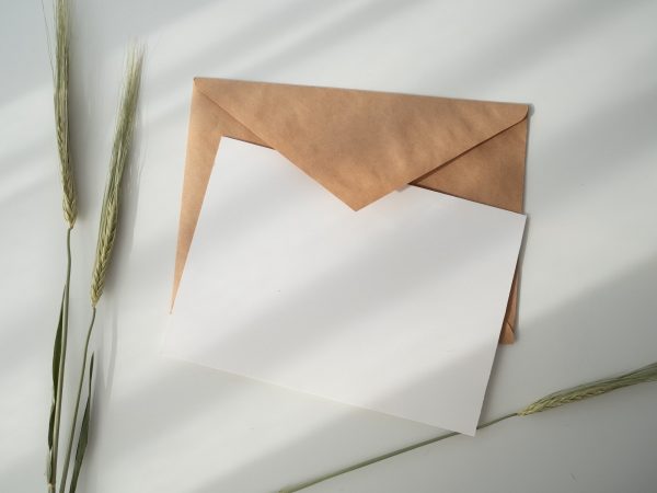 Blank-White-Card-With-Brown-Envelope